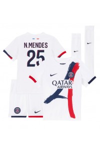 Paris Saint-Germain Nuno Mendes #25 Jalkapallovaatteet Lasten Vieraspeliasu 2024-25 Lyhythihainen (+ Lyhyet housut)